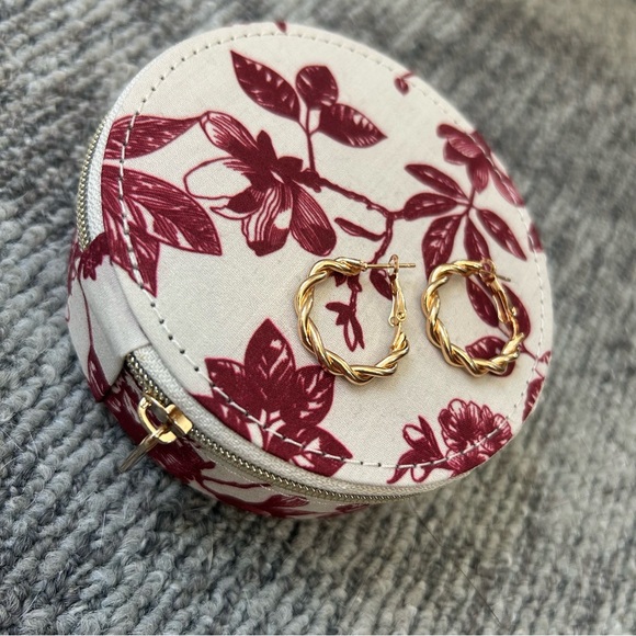 House of Harlow Braided Twist Gold Hoops Simply Elegant Earrings ✨ - Picture 3 of 4